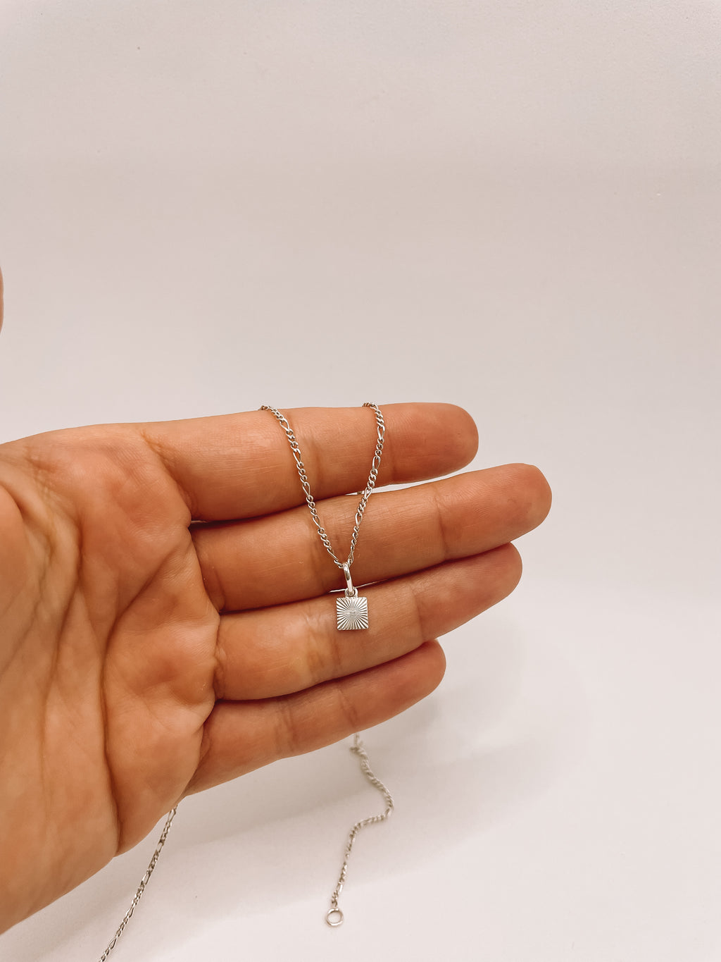 Colar com Pingente Sol Retangular Prata 925