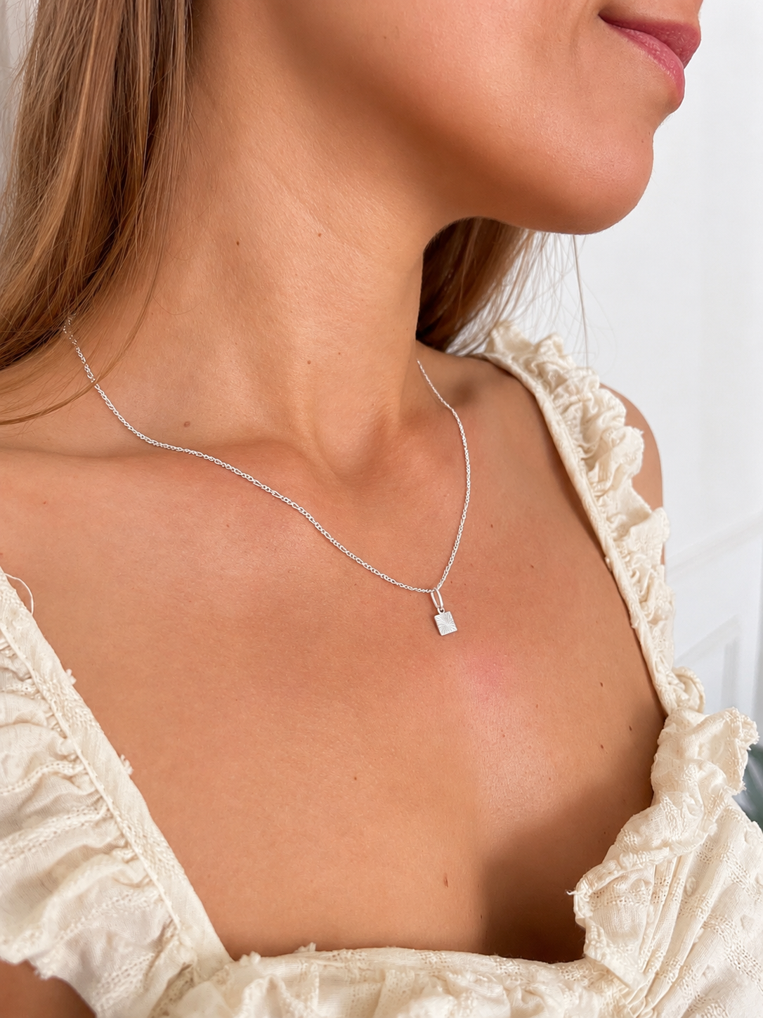 Colar com Pingente Sol Retangular Prata 925