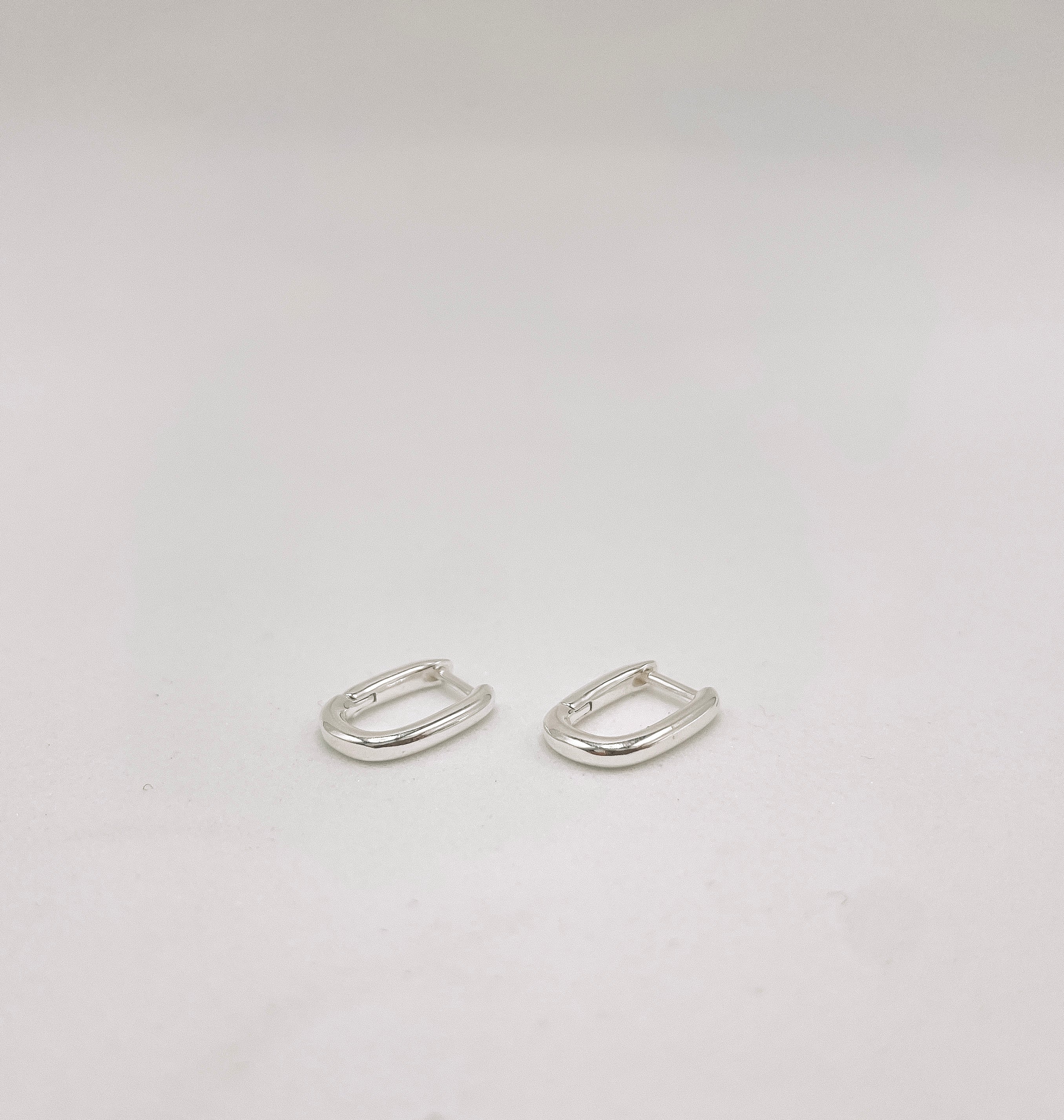 Brinco Argola Click com Formato Oval 2mm x 1.4cm