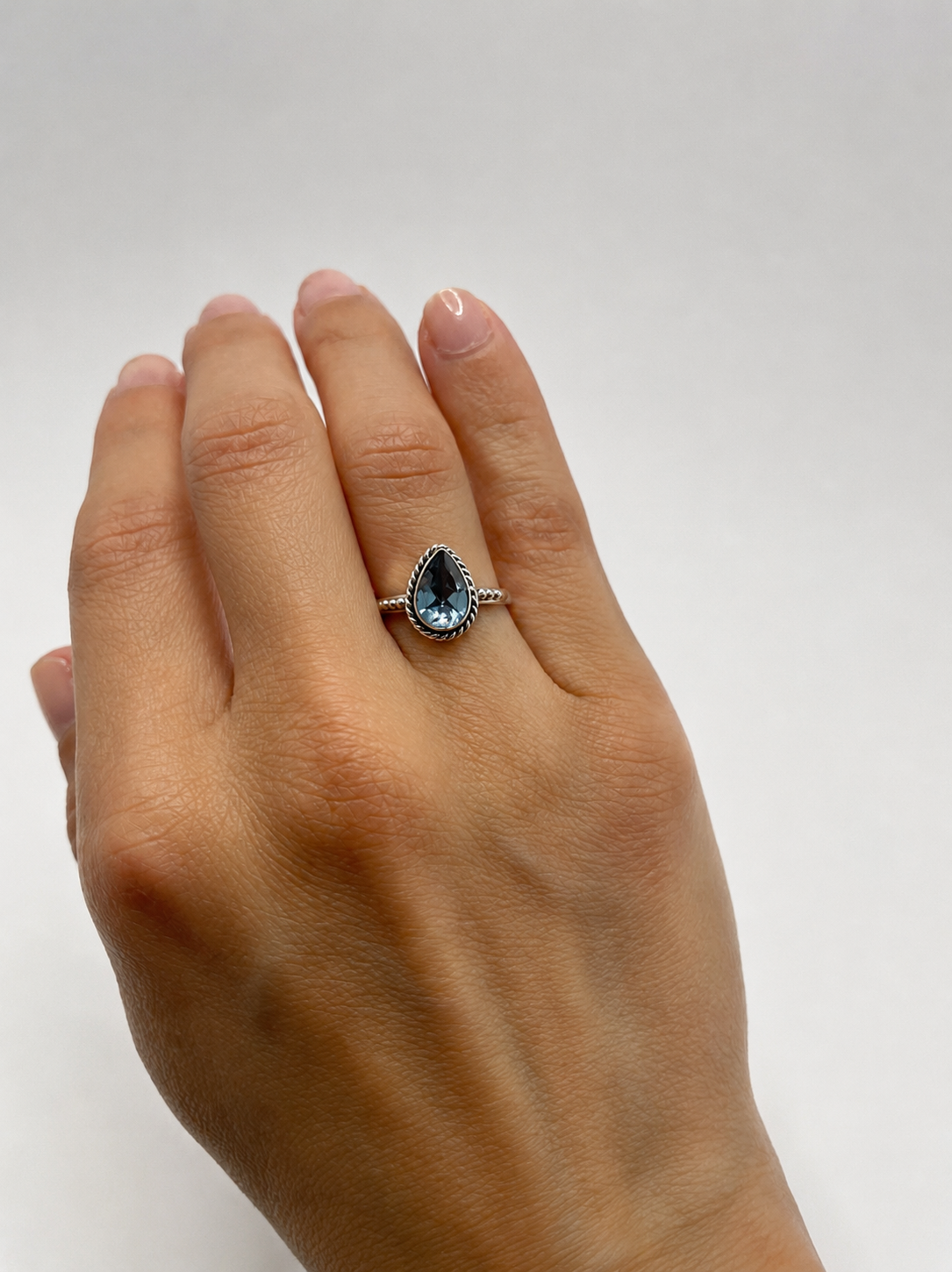 Anel Topázio Azul Gota Prata 925