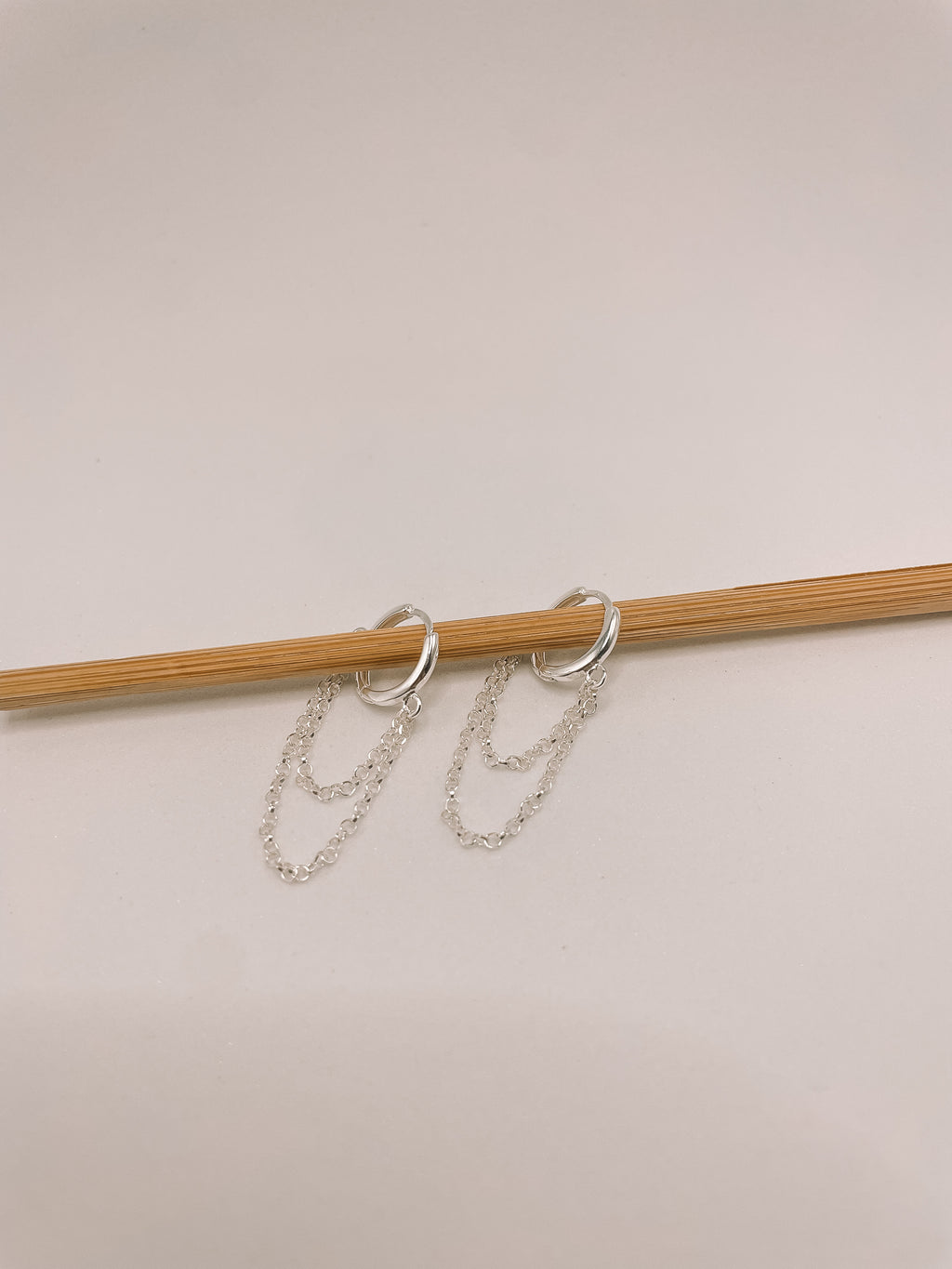 Brinco Argola Click com Correntes Prata 925 image 1