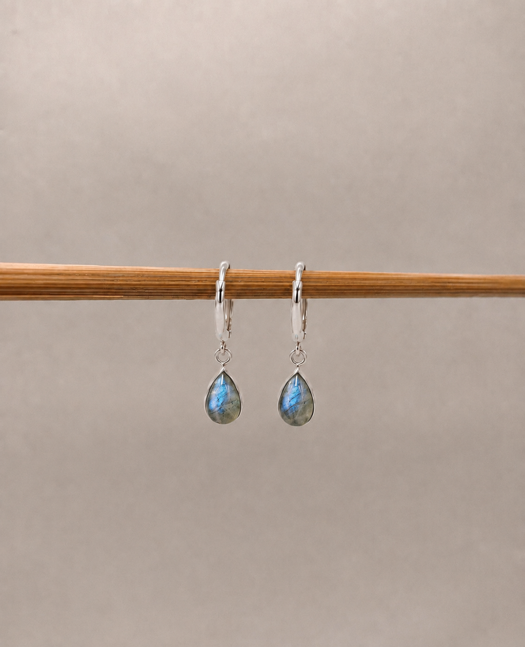 Brinco Argola Labradorita Gota Prata 925