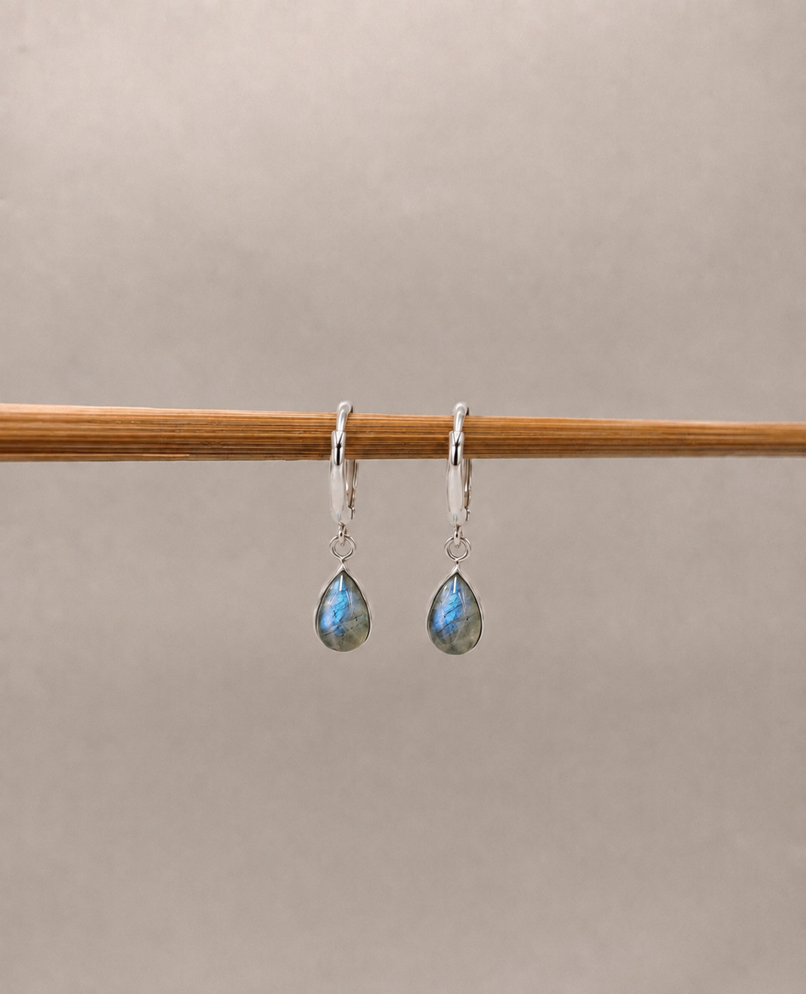 Brinco Argola Labradorita Gota Prata 925
