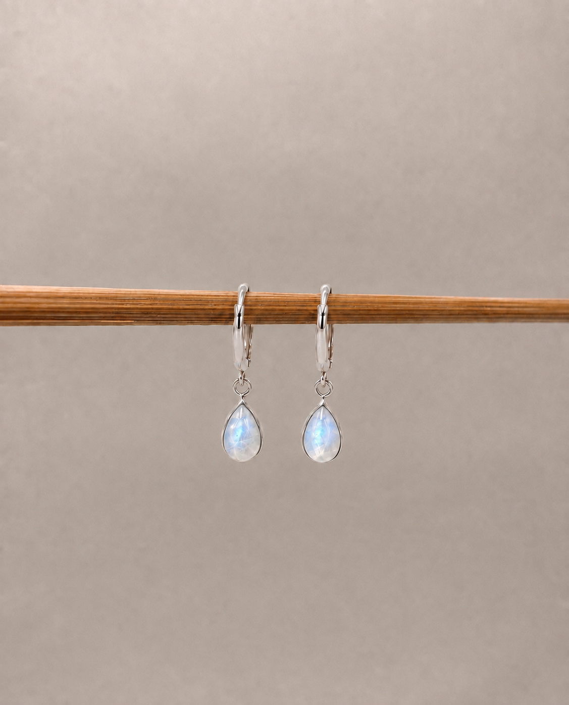 Brinco Argola Pedra da Lua Gota Prata 925