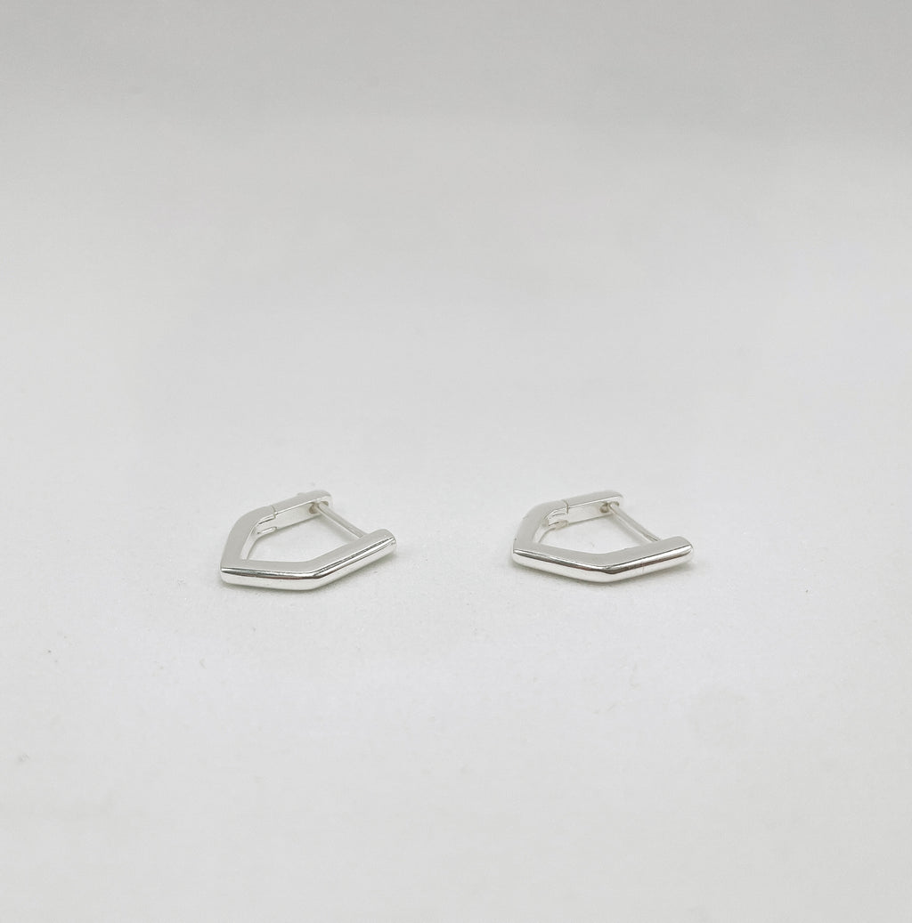 Brinco Argola Click com Formato Triangular 2mm x 1.6cm