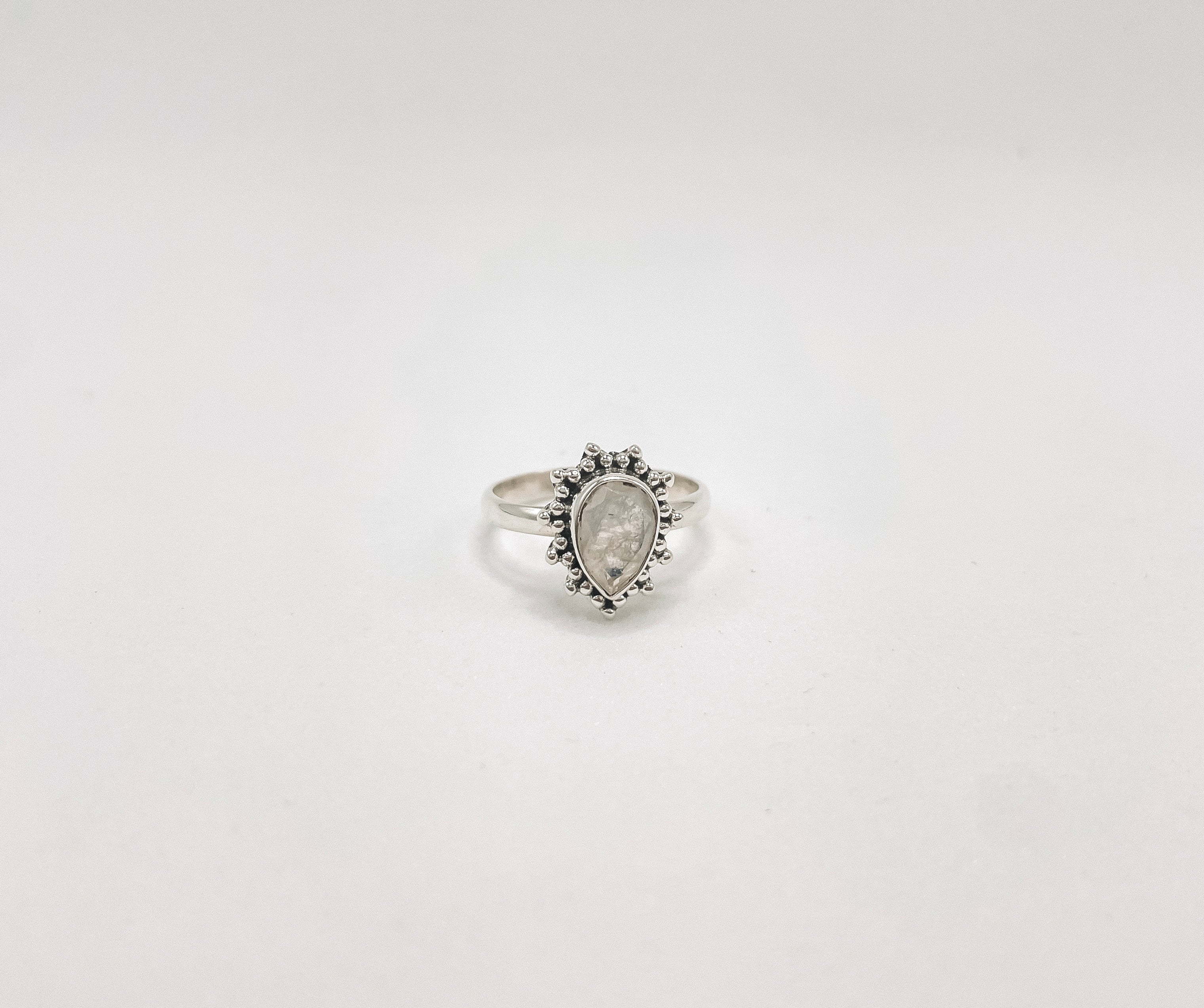 Anel Pedra da Lua Gota Facetada Prata 925
