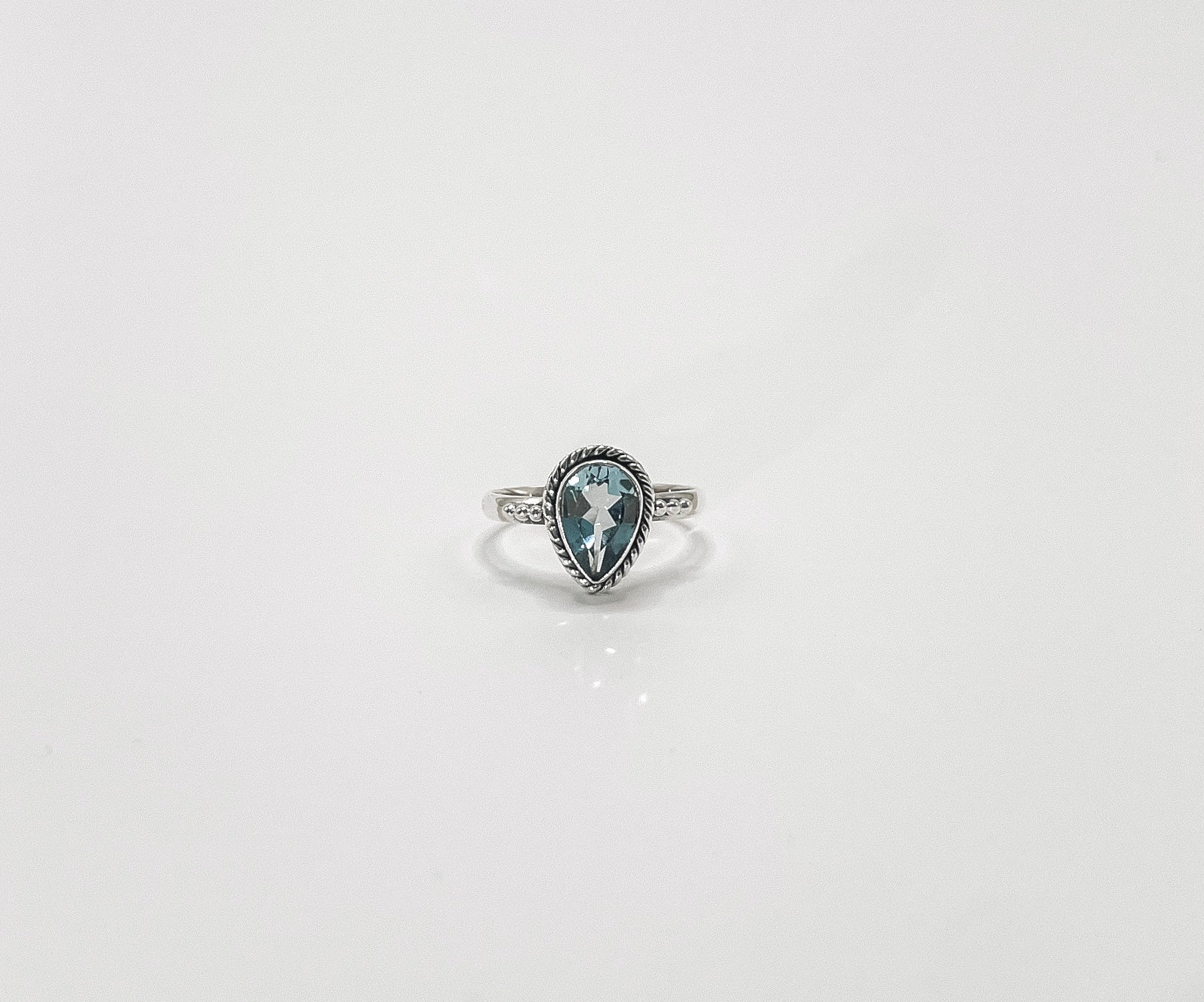 Anel Topázio Azul Gota Prata 925