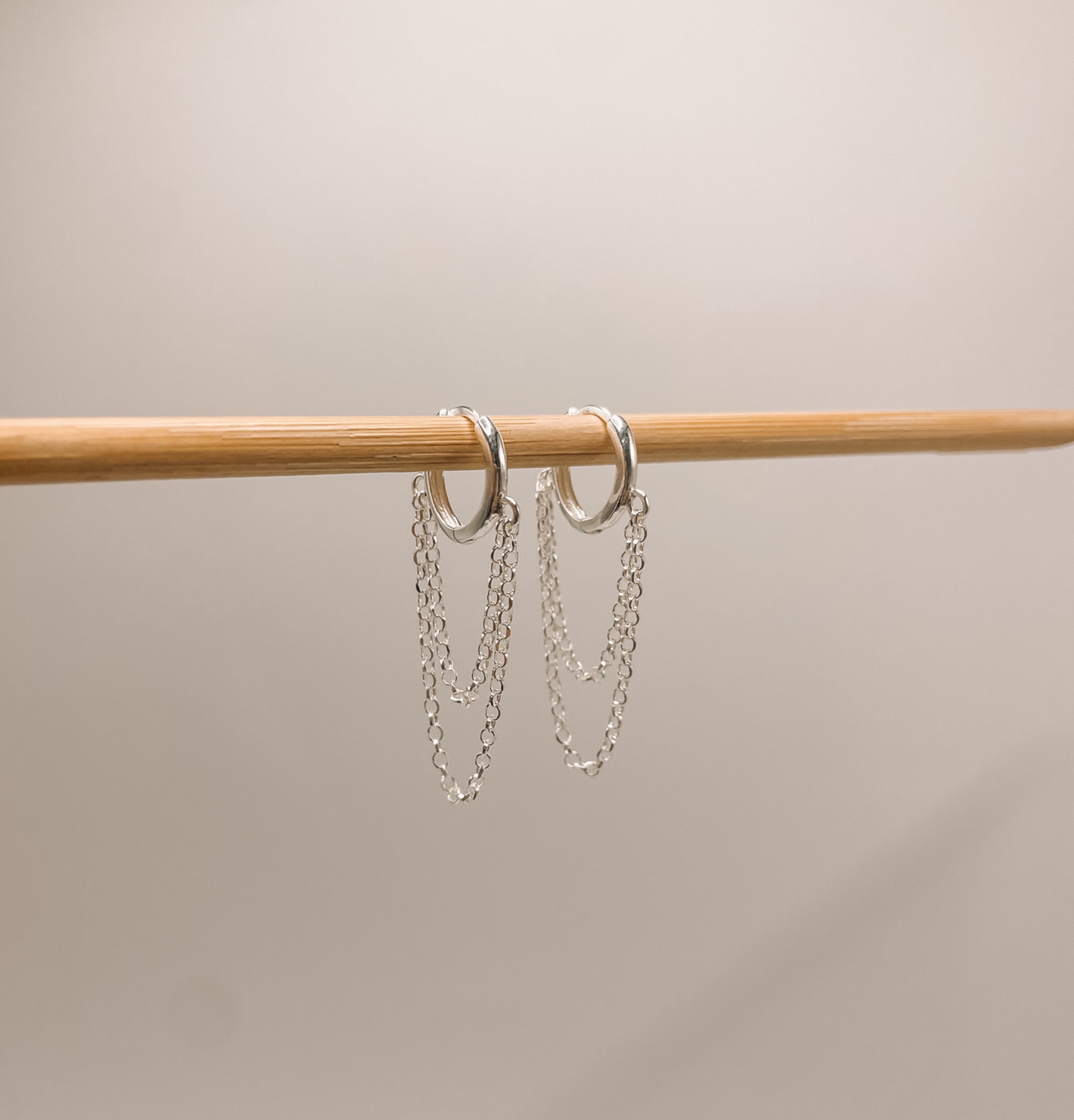 Brinco Argola Click com Correntes Prata 925 image 0
