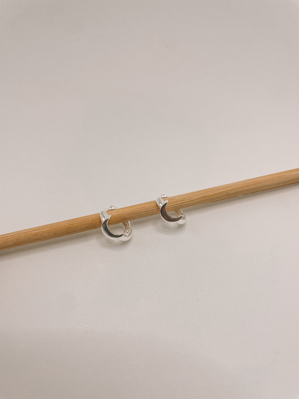 Brinco Argola Click Lua Prata 925 image 1