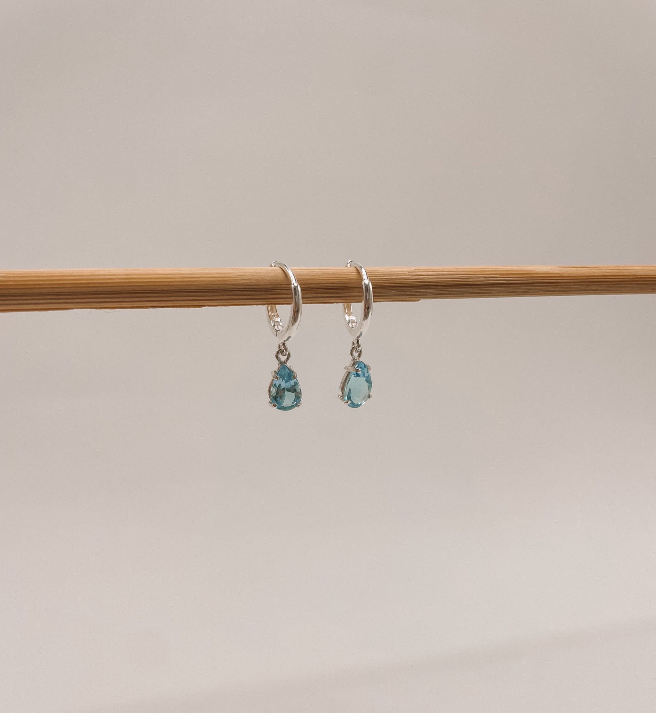 Brinco Argola Topázio Azul Gota Prata 925 image 2